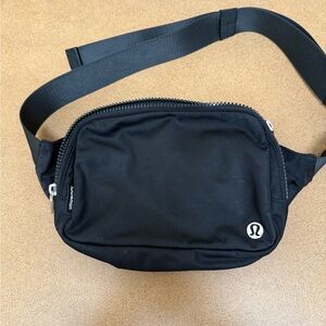 Lululemon 2L, Black